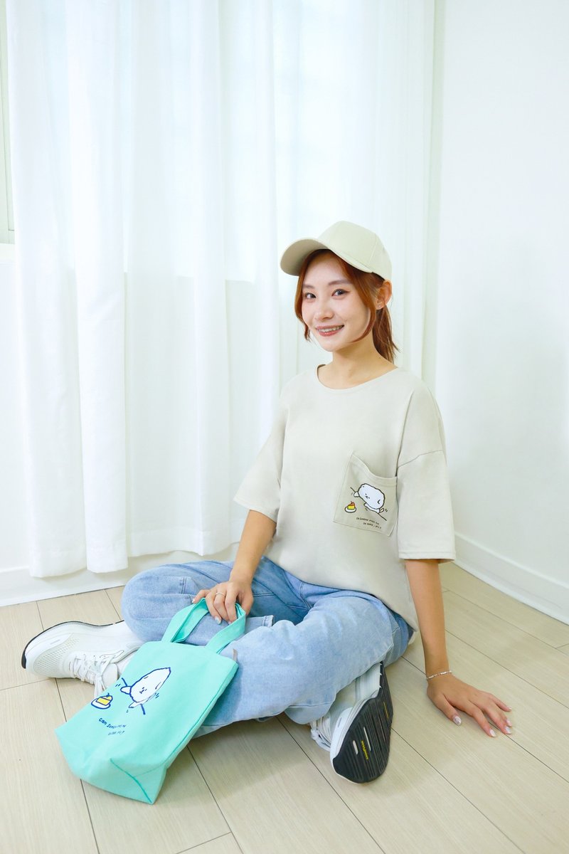 小口袋Tee-阿棉狗狗想吃蛋糕 (卡其色) - 女装 T 恤 - 棉．麻 卡其色