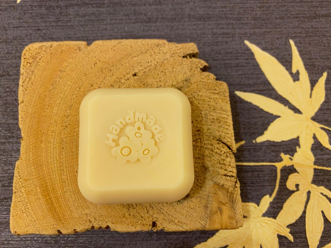 橄榄乳木乳皂 - 一年以上老皂 - 肥皂/手工皂 - 植物．花 白色