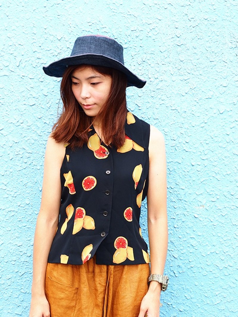 小牛村 Calf Village 古着 vintage 可爱复古 水果 衬衫背心 无袖衬衫 显瘦腰身 {摇滚柠檬}【V-20】 - 女装背心 - 棉．麻 黑色