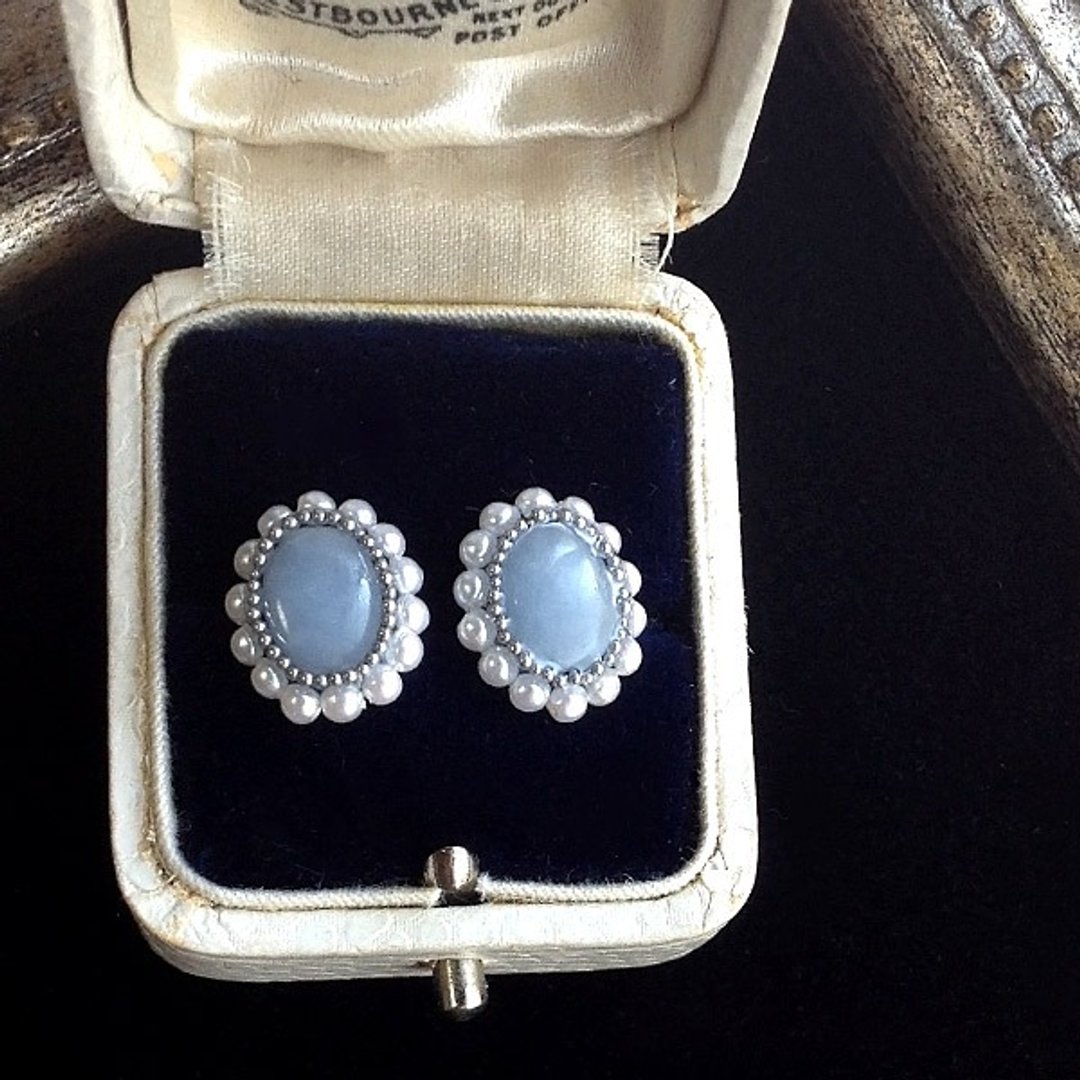 14 kgf Angelite AAA and vintage pearl oval pierced earrings ear needle - 耳环/耳夹 - 宝石 蓝色
