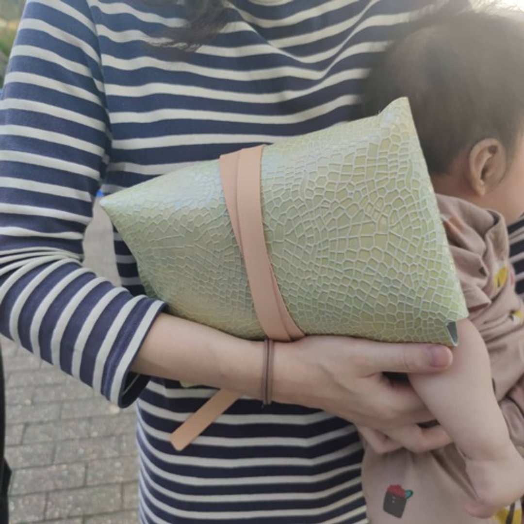 Cute melon pattern, diaper pouch Fashionable baby goods! Stores diapers, change of clothes, wipes, etc. that can be used when going out. - 其他 - 真皮 