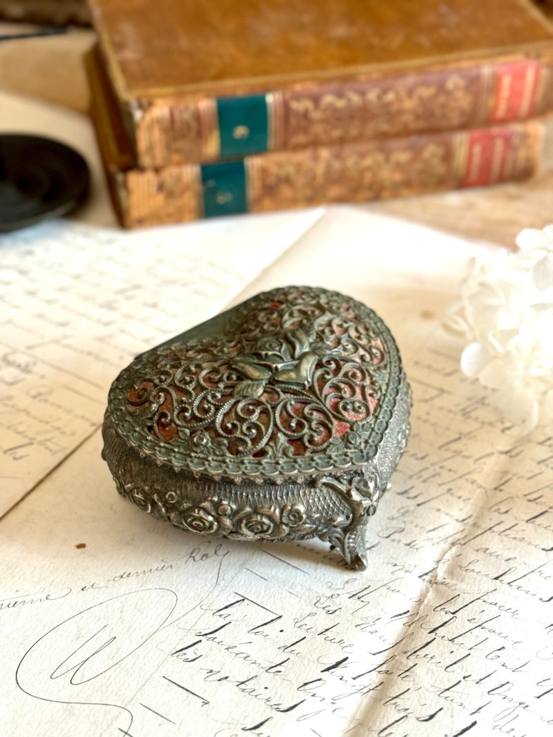 40366-华丽法国古董花饰浮雕心型珠宝盒 - 收纳用品 - 其他金属 