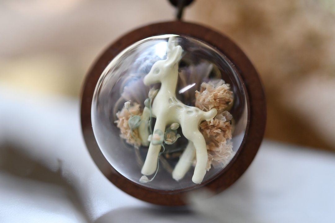 花与白色小鹿·干燥花·玻璃球项链 - 项链 - 玻璃 白色