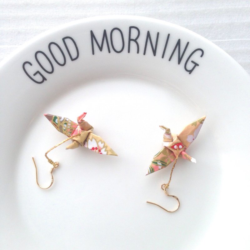 ❤️【任意2件9折！！】最精巧防水鹤、立體小箱背部（承載幸運）、祝福祈祷千紙鶴耳環（可改耳夾式耳环） - 耳环/耳夹 - 纸 金色