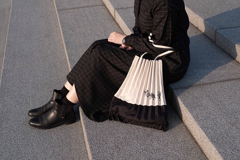 【DoBo】鼓鼓乐团-扇子包 - 手提包/手提袋 - 聚酯纤维 黑色