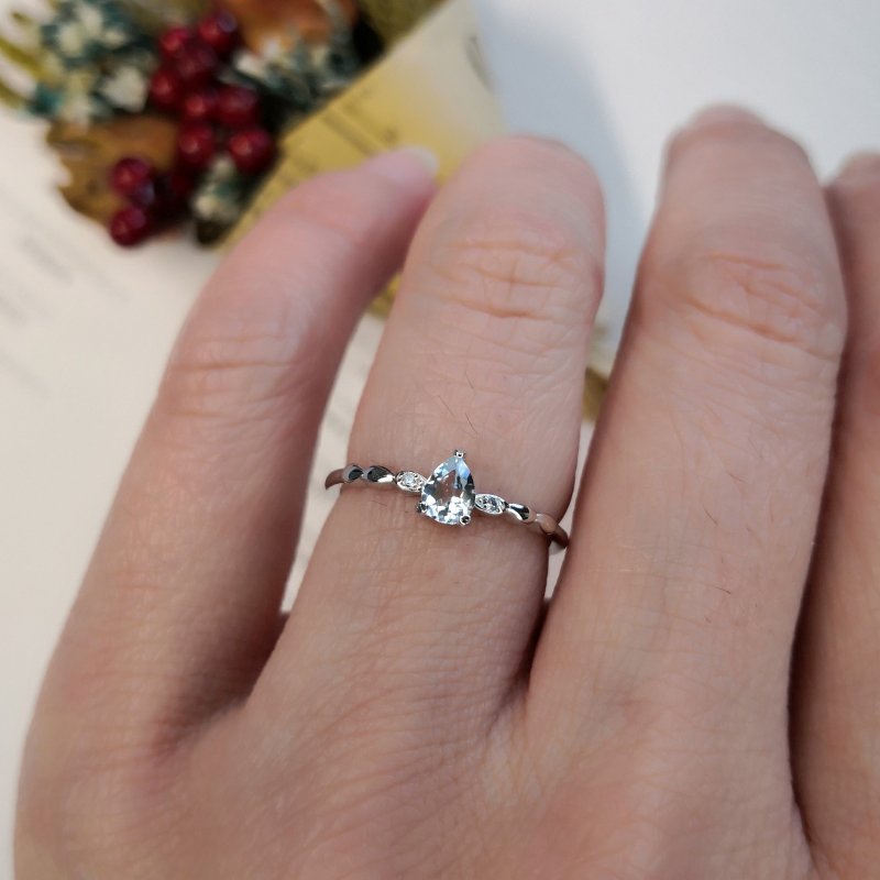 无烧冰清蓝海水蓝宝/甜美线戒设计/戒围可调 - 戒指 - 纯银 蓝色