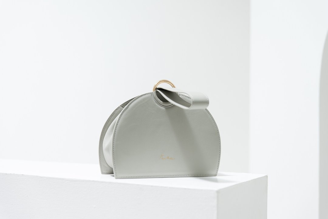 "The Moon" Leather Handbag in Smoke (Light Grey) - 手提包/手提袋 - 真皮 灰色