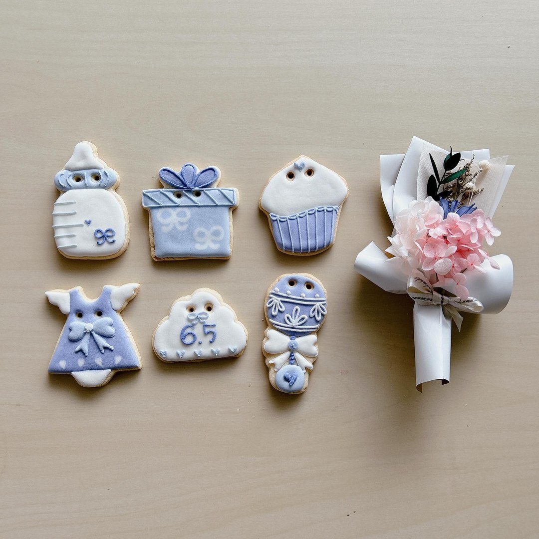 NIJI Cupcake 收涎糖霜饼干加花束礼盒 - 手工饼干 - 新鲜食材 紫色