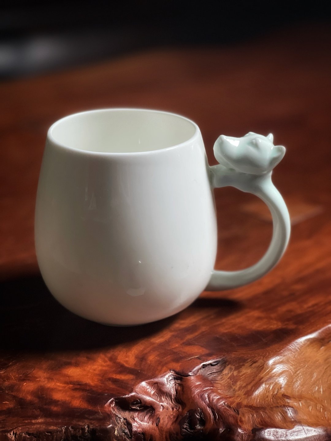 敬物12生肖纳福杯牛 手捧一份福气 守住岁岁朝朝的安康 - 茶具/茶杯 - 瓷 白色