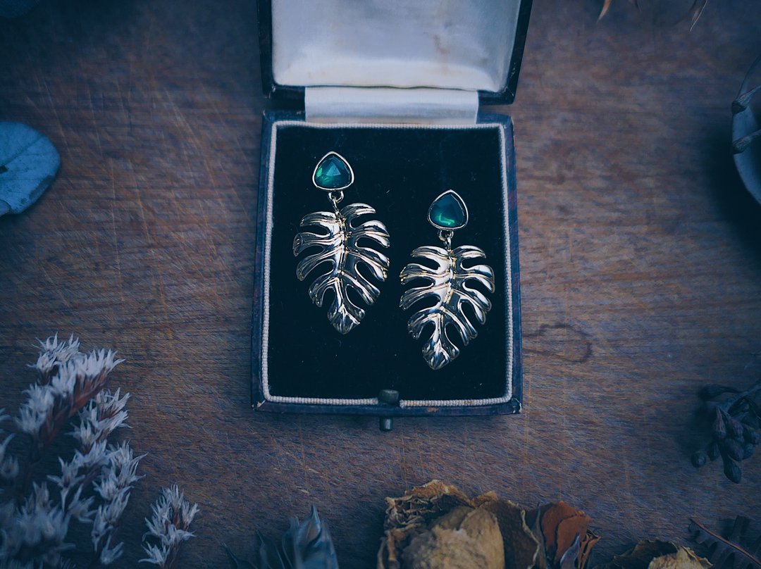 Avon 绿宝石观叶龟背芋耳环 - Vintage Jewelry - 耳环/耳夹 - 其他金属 