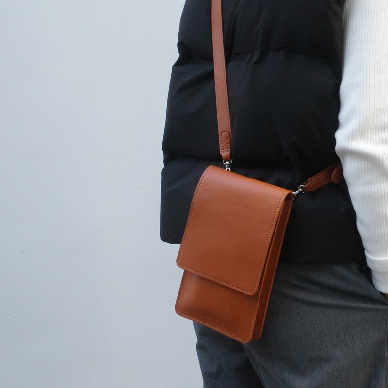 磁吸式斜背小包 - 侧背包/斜挎包 - 真皮 咖啡色