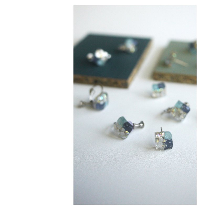 复古小花砖 | 树脂耳饰 | 夹式/穿式 | clip-on/pierced - 耳环/耳夹 - 其他材质 蓝色