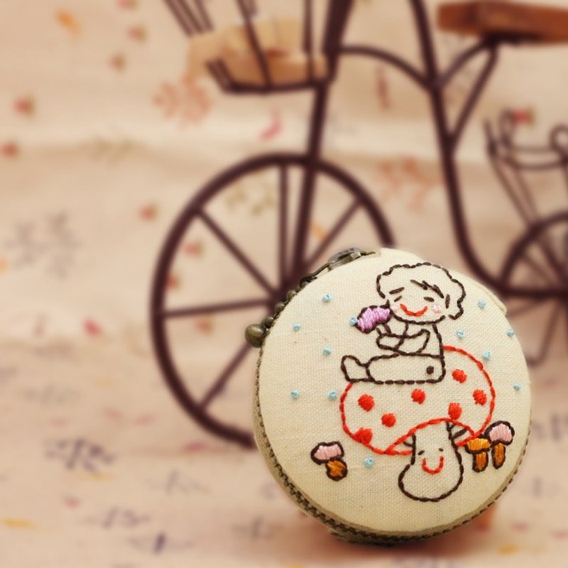 刺绣 ♥ 小小人儿 ♥ 马卡龙零钱包 吊饰 钥匙圈 手作 婚礼小物 - 零钱包 - 其他材质 红色