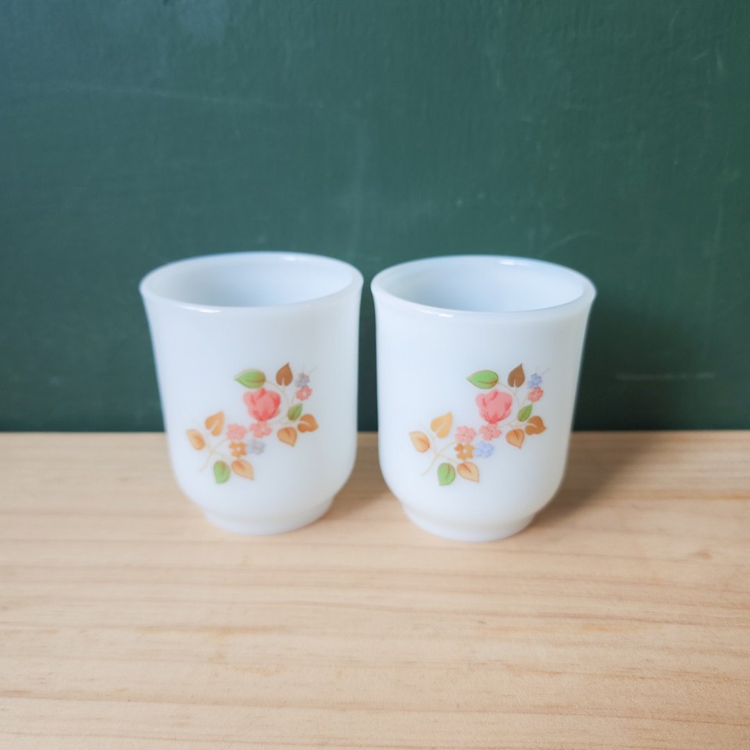 【北极二手杂货】早期杯 牛奶玻璃茶杯 花朵图案 礼物 - 茶具/茶杯 - 瓷 白色