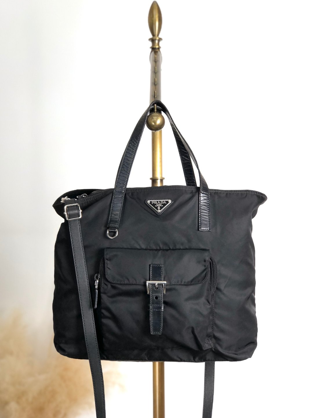 【VintageShop solo 日本直送中古包专卖店】PRADA 普拉达 手提包 黑色 三角形 Logo 尼龙 前置口袋 双提把 两用包 扣环 kuap33 - 手提包/手提袋 - 尼龙 黑色