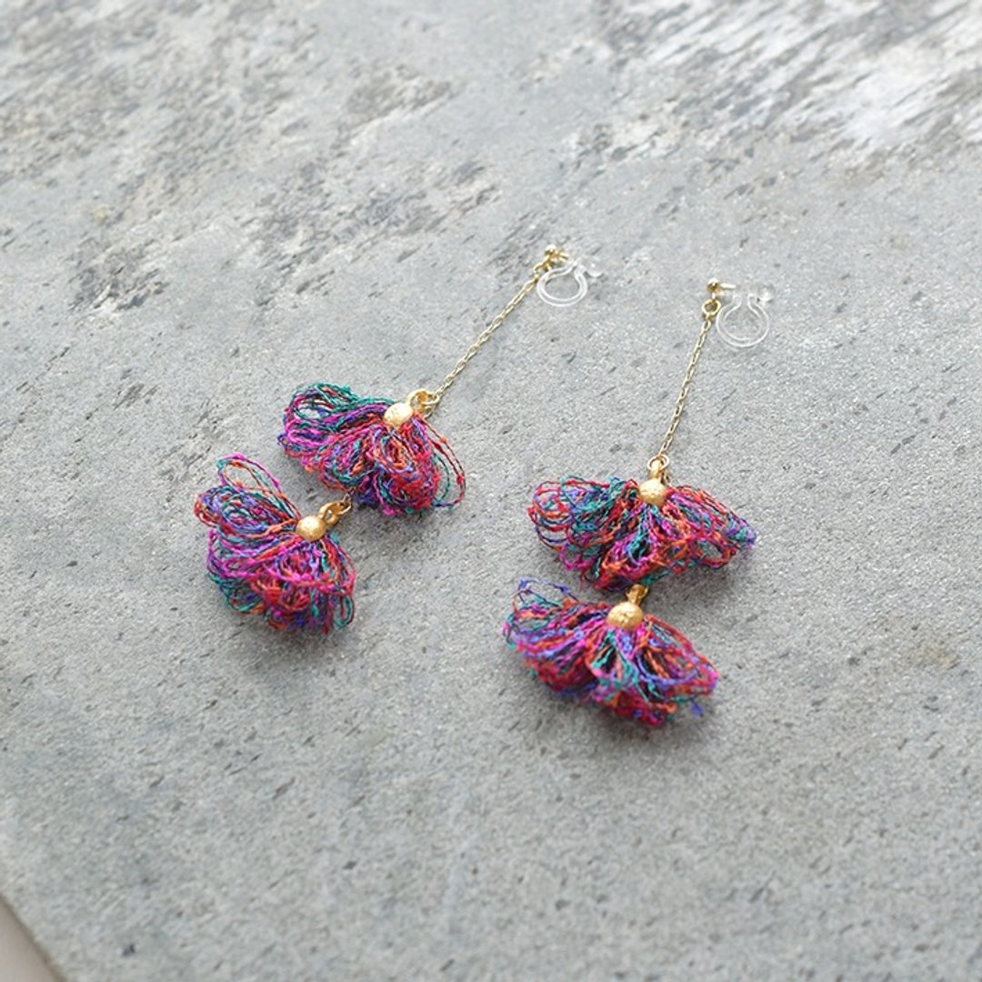 Tassel earrings/red flower - 耳环/耳夹 - 聚酯纤维 红色