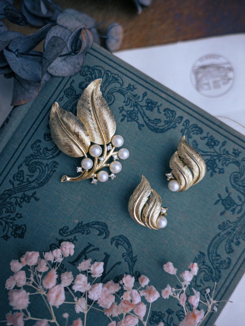 Trifari 蕨叶珍珠套组 胸针耳环—美国古董首饰 Vintage Jewelry - 胸针 - 其他金属 
