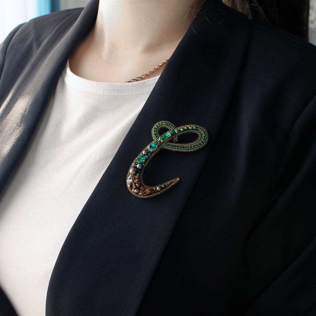 Beaded Letter Brooch.Embroidered Initial Brooch.Name Pin.Customized Gift - 胸针 - 水晶 绿色