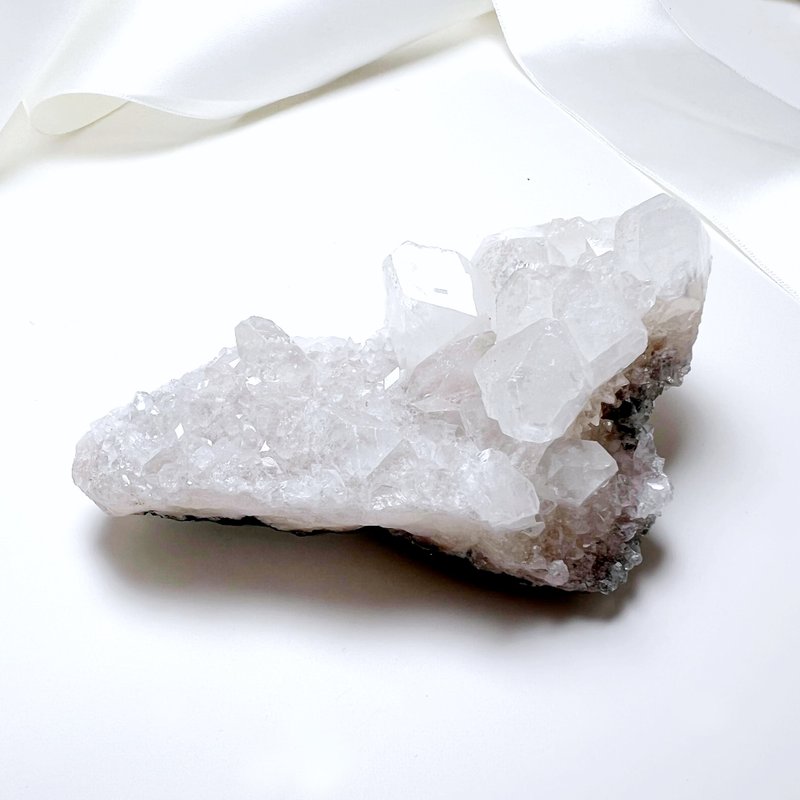 闪烁。消磁 一图一物 办公疗愈 净化 摆件 l 钻石鱼眼 鱼眼石 l - 摆饰 - 水晶 白色