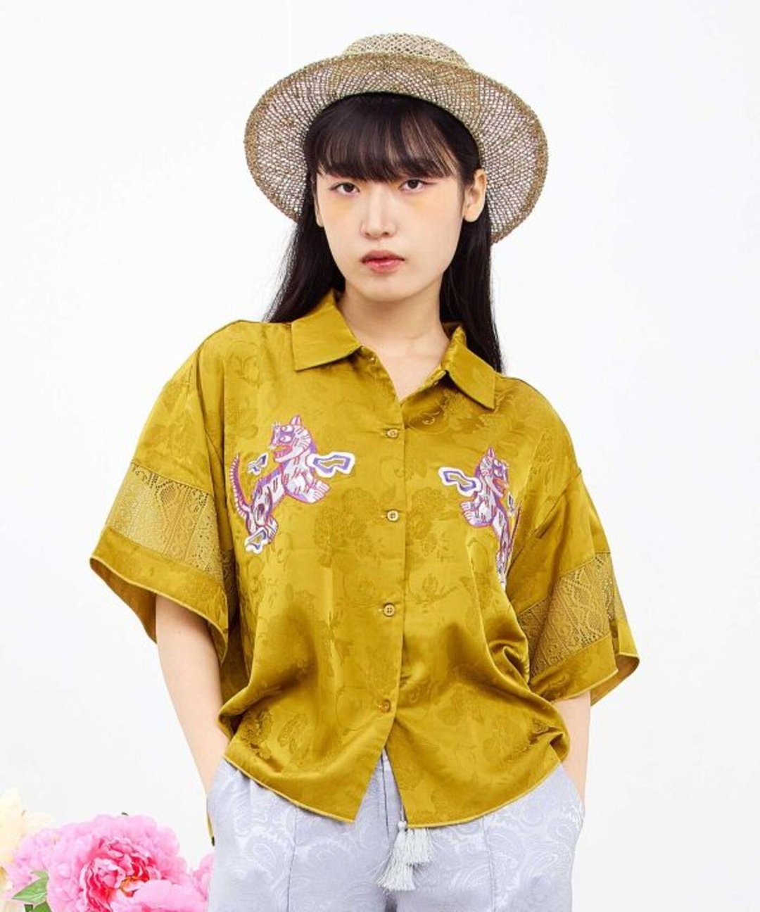SaibabaEthnique【热门预购】妖艳虎啸缎面缇花蕾丝衬衫 COT-6115 - 女装 T 恤 - 其他人造纤维 