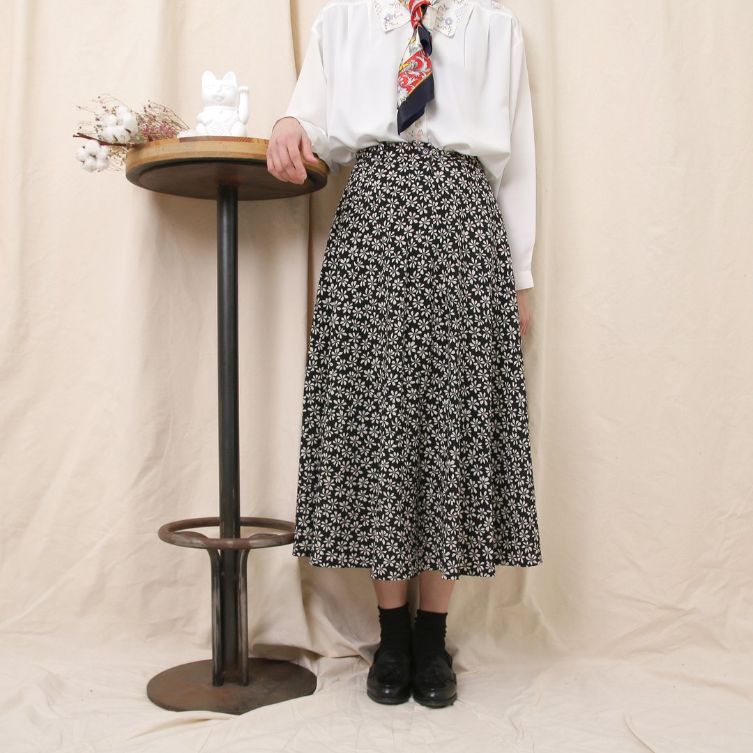 Back to Green:: 经典裙 黑底小碎花 vintage skirt - 裙子 - 聚酯纤维 