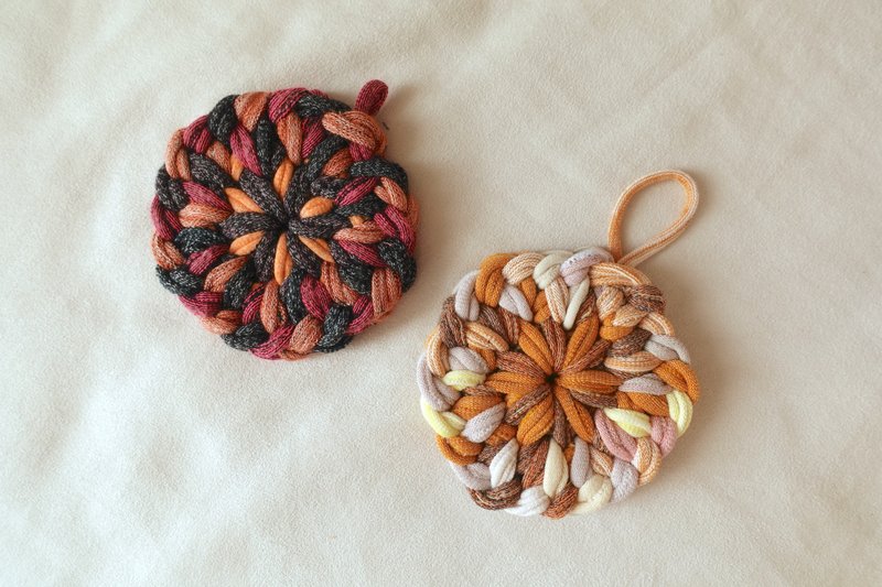 【 DIY 手作】袜圈杯垫 锅垫 手指编织_成品_材料包_附教学影片 - 编织/刺绣/羊毛毡/裁缝 - 棉．麻 多色