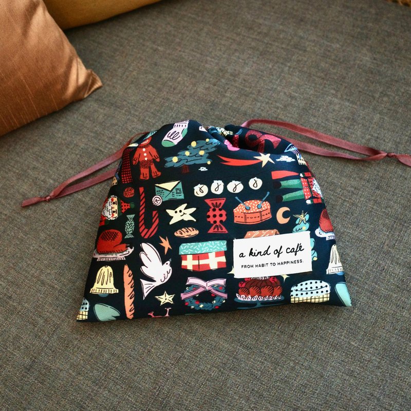 【什物】圣诞限量 | 插画印花束口袋 - 束口袋双肩包 - 聚酯纤维 多色