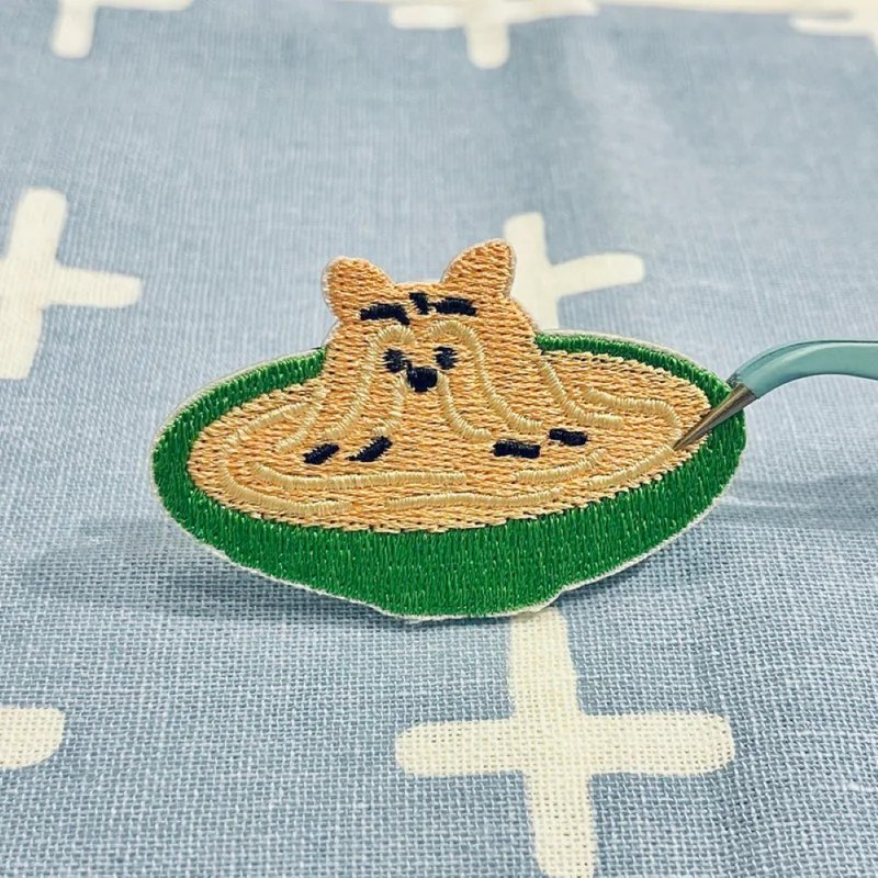 夜市狗狗  大肠面线 - 编织/刺绣/羊毛毡/裁缝 - 绣线 卡其色