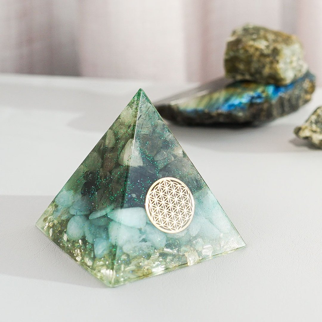 预订【绿发晶、海蓝宝】奥根水晶能量金字塔Orgonite 6x6 cm - 摆饰 - 水晶 多色