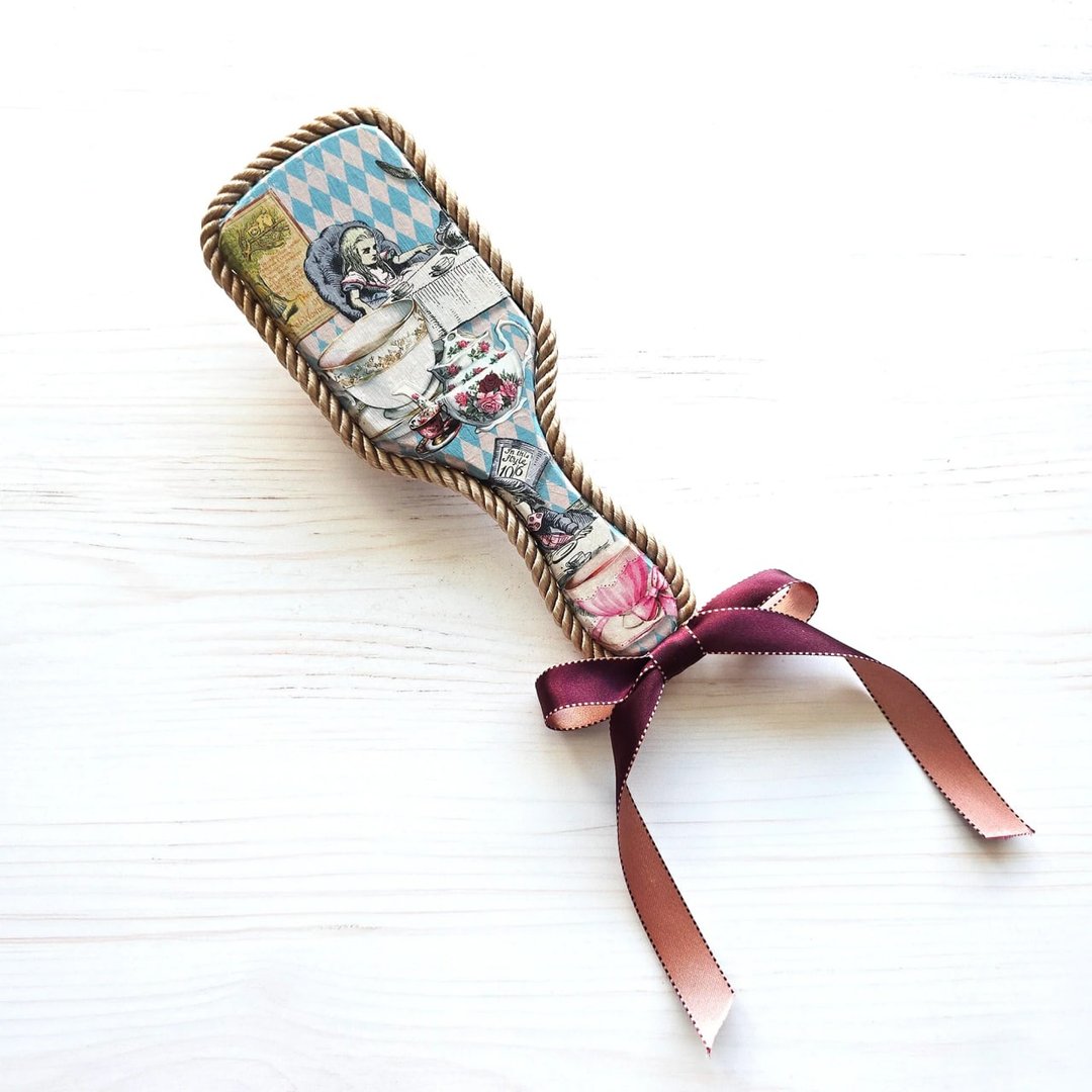Alice in Wonderland whimsical handmade decoupage hairbrush - - 发饰 - 木头 蓝色