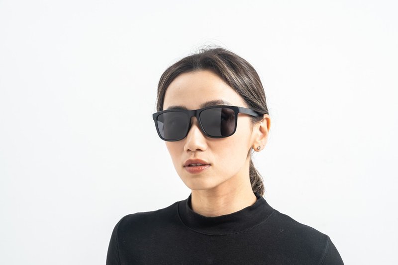 【限量 福利品】2is ElanD 太阳眼镜 偏光 - 墨镜 - 塑料 黑色