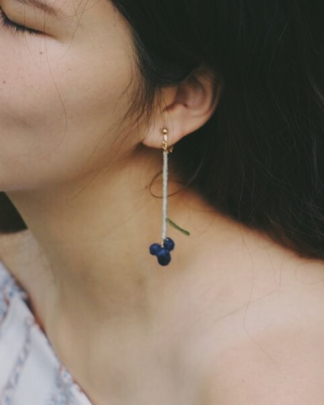 针织绣花球耳环 //Knitted embroidered ball earrings - 耳环/耳夹 - 绣线 蓝色