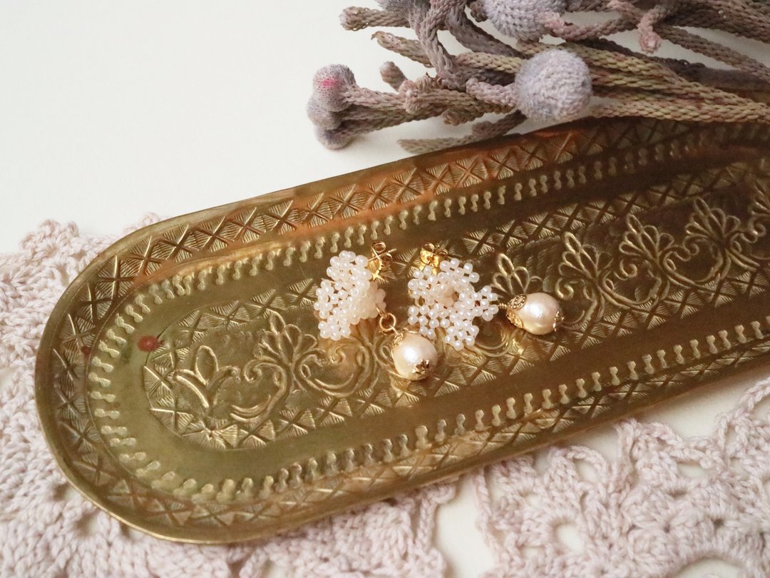 Fairy hat and cotton pearl earrings cream delicate lace neat and pretty cute flower flower white cherry grass cherry blossom cherry drop dew drop artificial pearl bell flower - 耳环/耳夹 - 玻璃 黄色