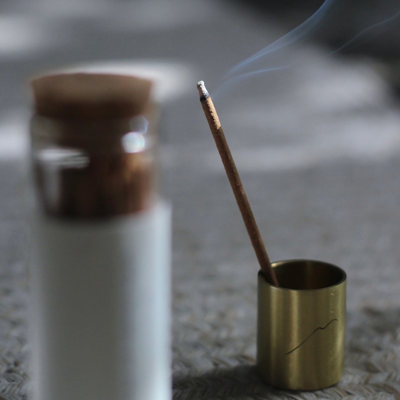 Palo Santo Incense 秘鲁圣木线香/玻璃瓶装 黄铜香座 - 香薰/精油/线香 - 木头 咖啡色