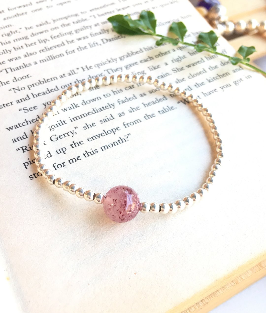 Ops Strawberry Crystal silver bracelet 草莓晶/极简/925纯银 - 手链/手环 - 其他金属 粉红色