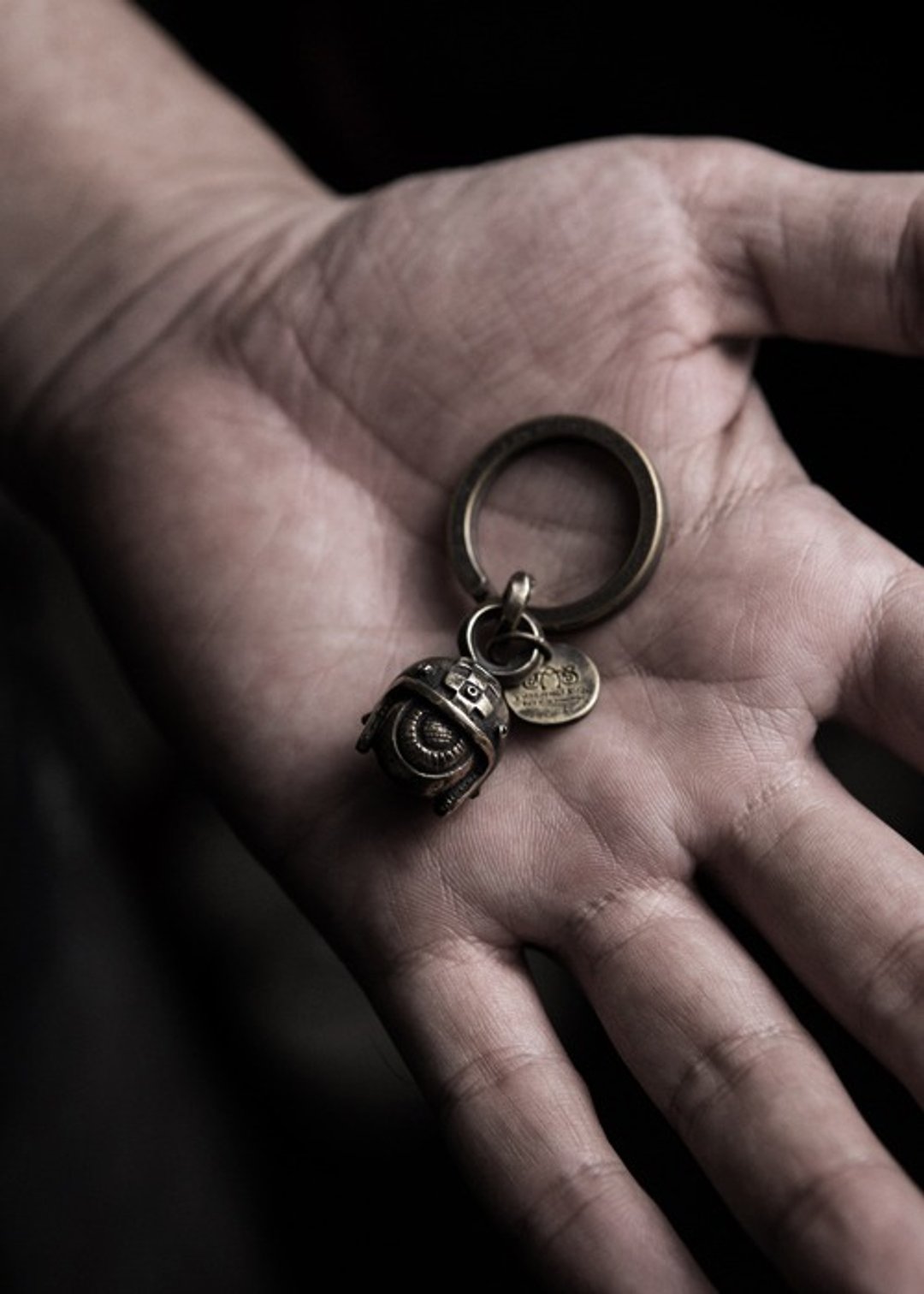 Mirror Of  Soul Eyeball Helmet Keychain | 安全帽大眼钥匙圈 - 钥匙链/钥匙包 - 铜/黄铜 金色