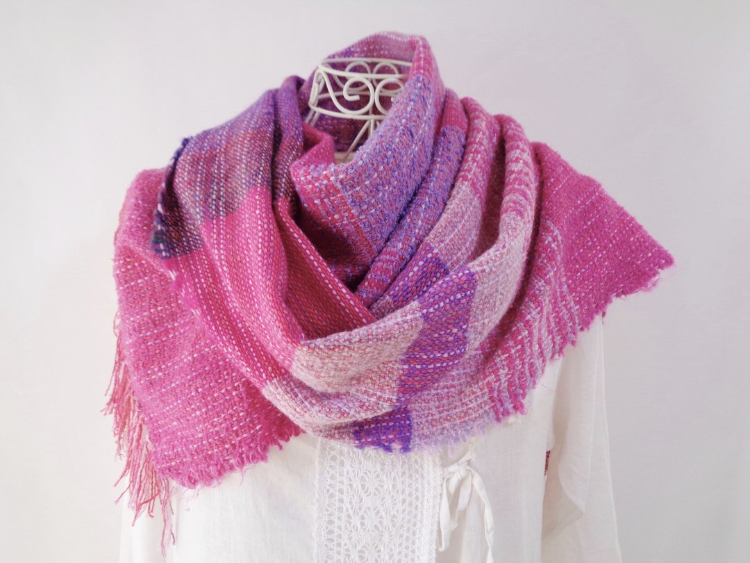 Hand-woven long stole_Spring fuchsia - 围巾/披肩 - 羊毛 粉红色