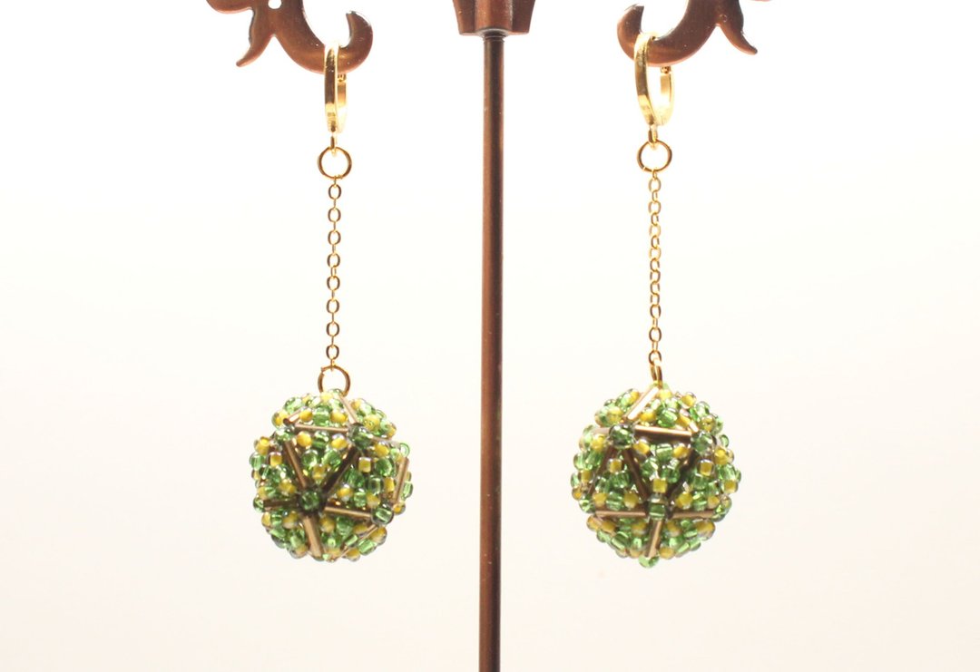 Green Beaded Ball Earrings Seed bead Dangle earrings - 耳环/耳夹 - 玻璃 绿色