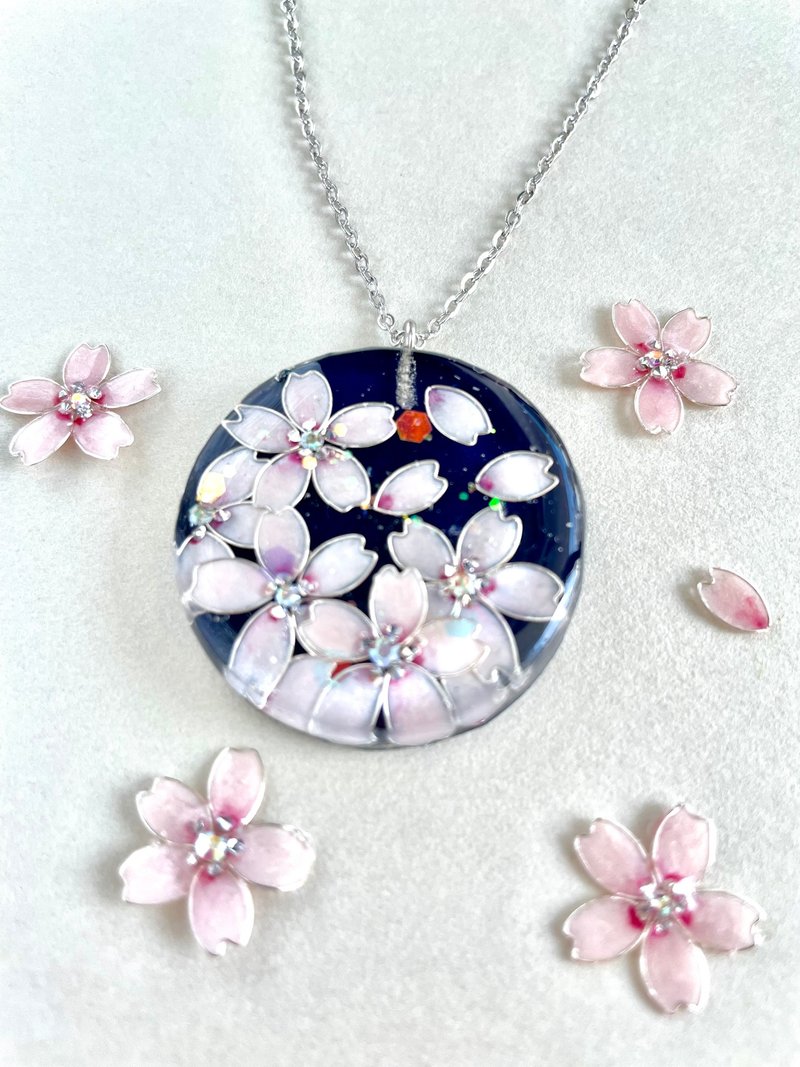 樱花项链 深蓝色 弹簧树脂线 粉蓝色 - 项链 - 树脂 蓝色