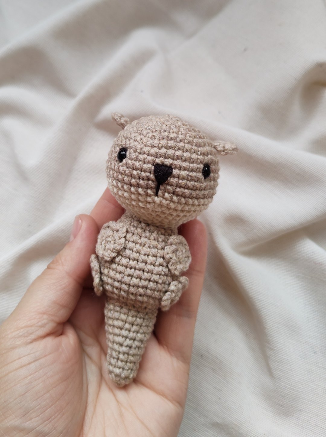 Crochet otter, amigurumi otter, otter toys, otter - 玩具/玩偶 - 其他材质 咖啡色