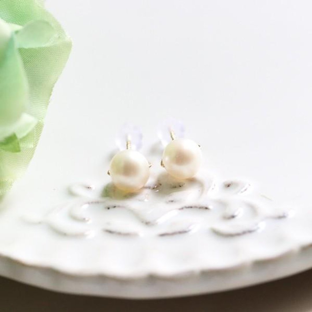 Pearl screw threaded stud earrings that brings happiness June birthstone 6 - 7 mm - 耳环/耳夹 - 宝石 