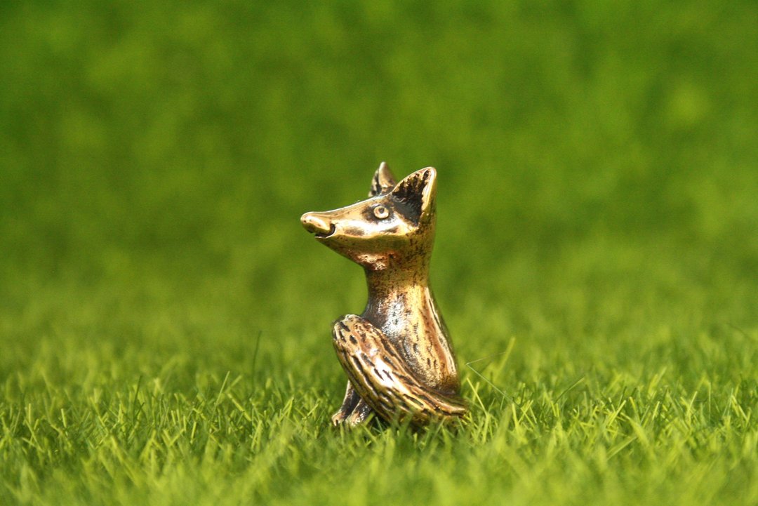 Fox - a miniature statuette of bronze, metal figurine - 摆饰 - 铜/黄铜 