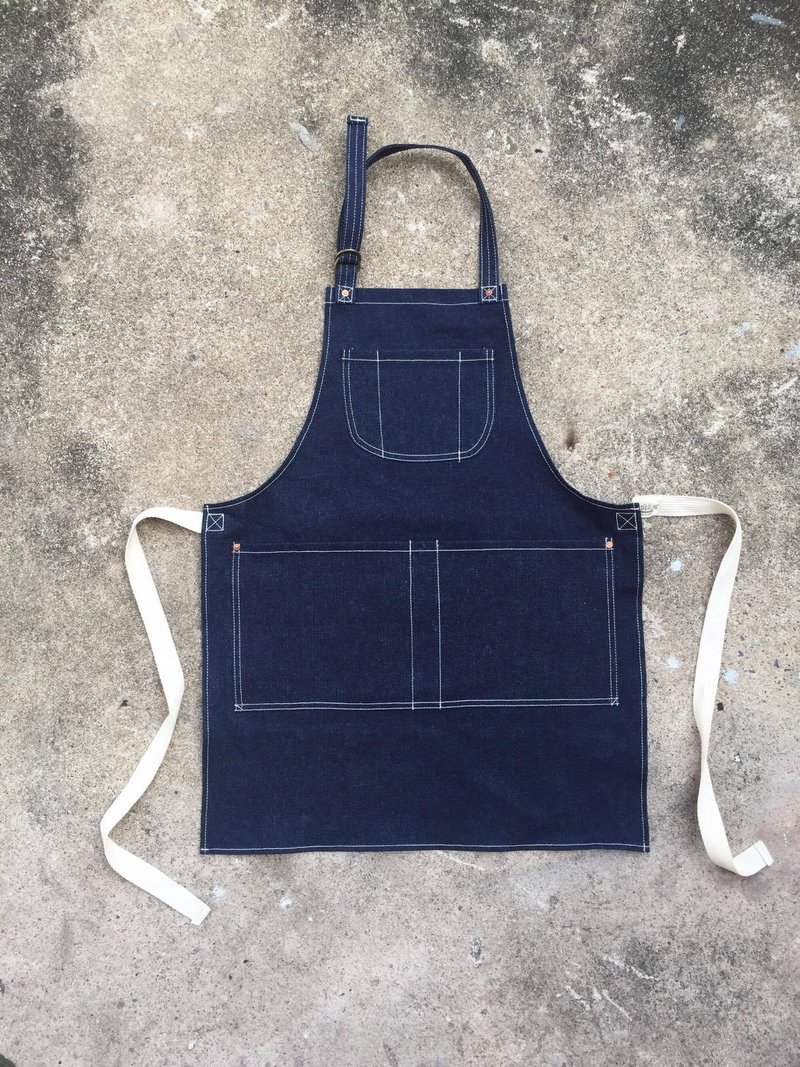 New Denim Apron no.02 Copper rivets 2 pockets / garden / barista / Handmade. - 围裙 - 棉．麻 蓝色