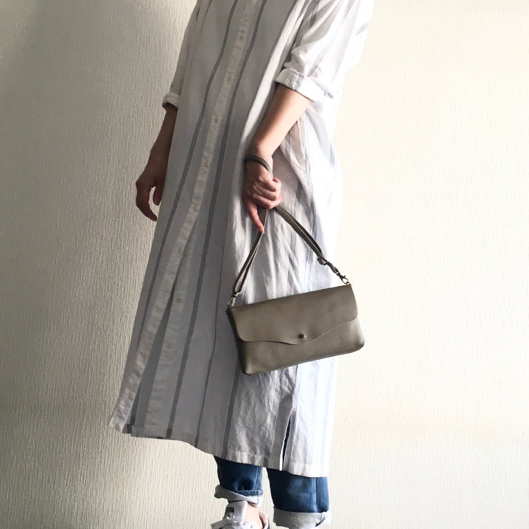 Cow shrink leather simple shoulder bag [Mocha] - 侧背包/斜挎包 - 真皮 卡其色