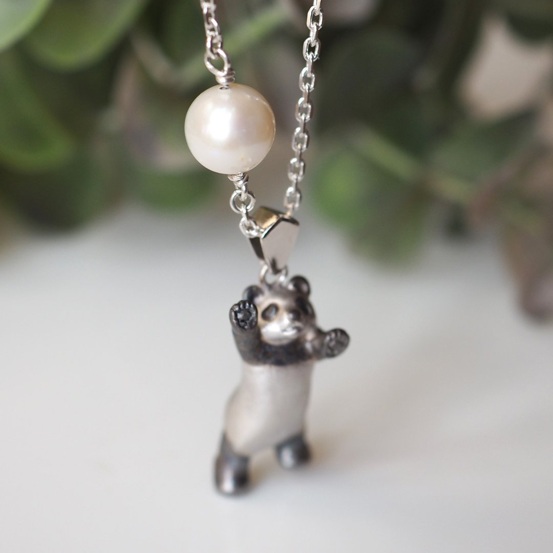 Panda pendant playing with a ball - 项链 - 纯银 白色