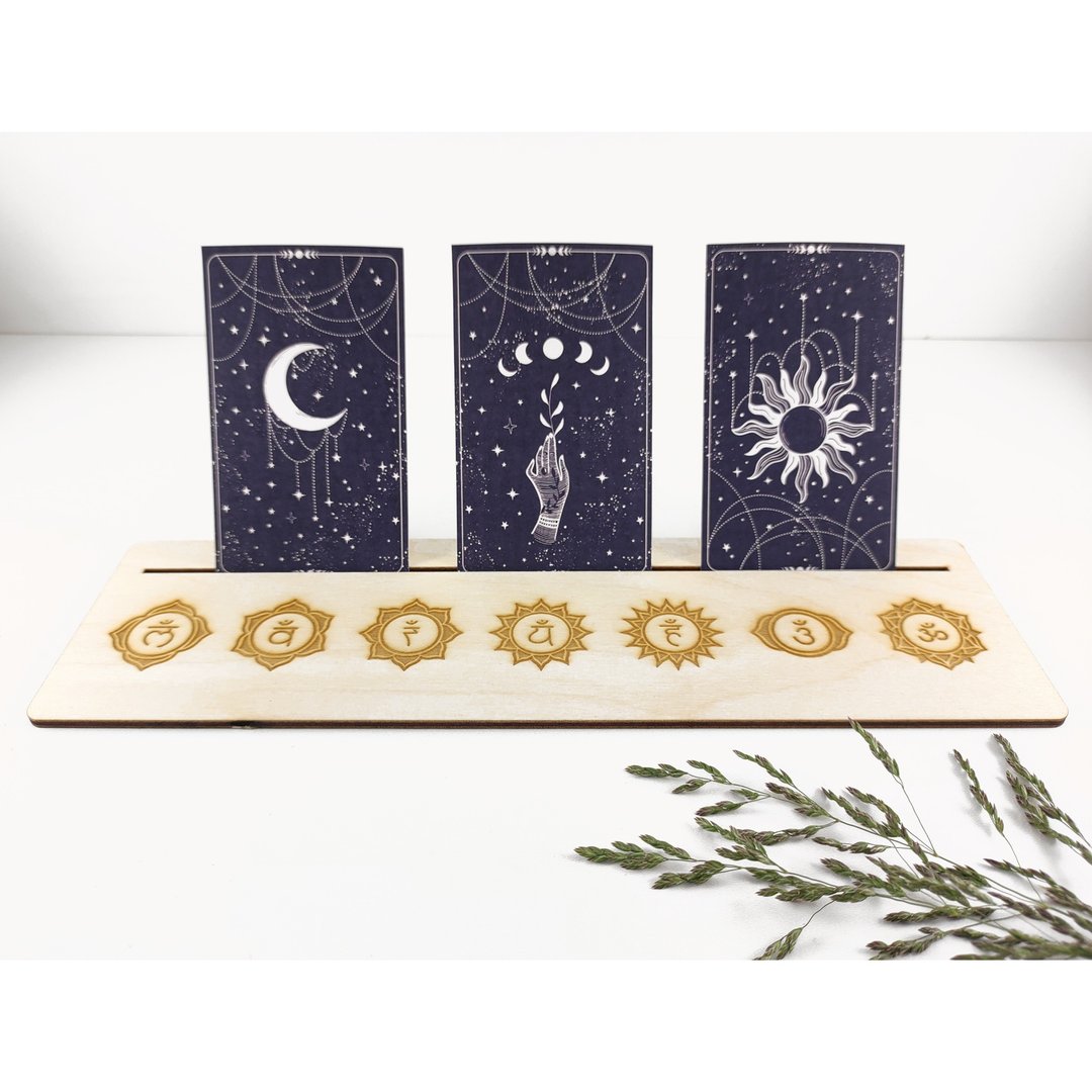 Chakra tarot card holder, Meditation altar, Witchy altar - 摆饰 - 木头 