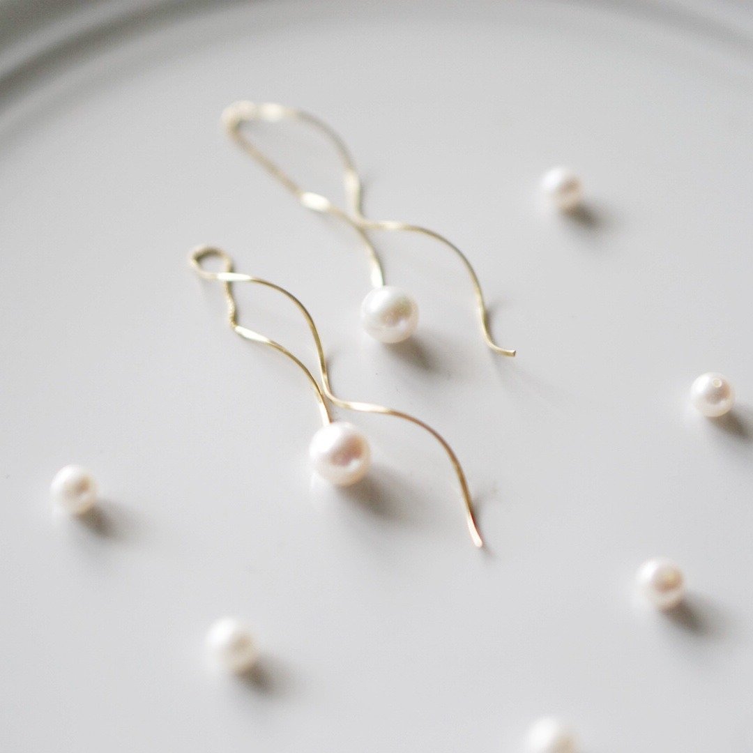 Simple Pearl - 简约线条纯银珍珠耳环 - 耳环/耳夹 - 珍珠 
