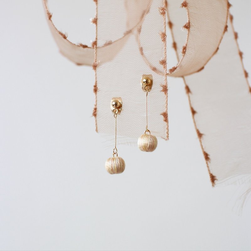 串珠耳饰_果实系列/粉白/beading earing - 耳环/耳夹 - 绣线 白色