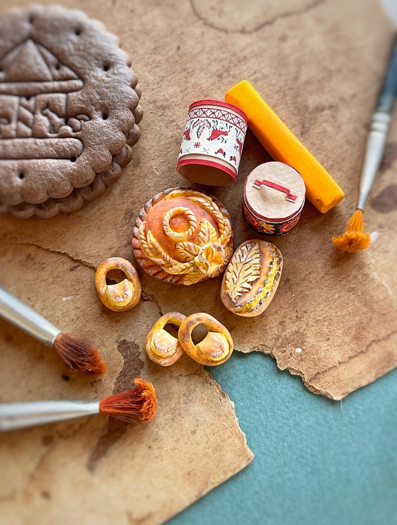 带有糕点和装饰品的微型套装，比例为 1:12 - 玩偶/公仔 - 其他金属 多色