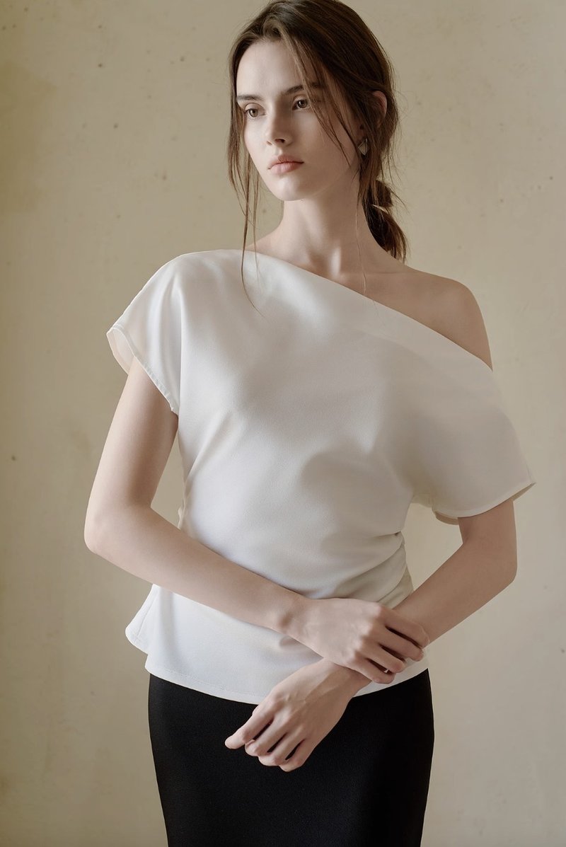 法式极简 醋酸微光泽感短袖上衣 - 女装 T 恤 - 其他材质 多色